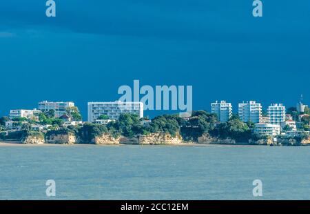France, Charente-Maritime, bord de mer de Saint-Georges de Didonne, boulevard la Corniche Banque D'Images