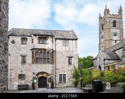 Le restaurant Greedy Goose est situé à Prysten House (c. 1498), a Grade I inscrit la maison de marchand du XVe siècle à Plymouth, Devon, Angleterre, Royaume-Uni. Banque D'Images