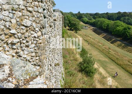 Vue sur les remparts d'un château dans le Île de Wight Banque D'Images