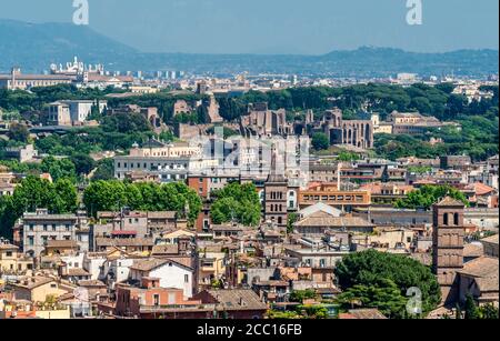 Italie, Rome, vue sur les thermes de Caracalla depuis la place Garibaldi Banque D'Images