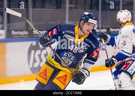 Goalscorer Carl Klingberg # 48 (EV Zug) pendant le match de hockey sur glace de préparation de la Ligue nationale et suisse entre EV Zug et EVZ Academy le 16 août 2020 dans la Bossard Arena à Zug. Crédit: SPP Sport presse photo. /Alamy Live News Banque D'Images