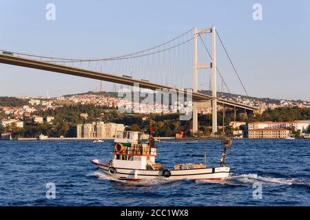 La Turquie, Istanbul, vue de pont du Bosphore et le Palais de Beylerbeyi Banque D'Images