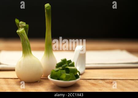 Cuillère à soupe de ciboules hachées, Banque D'Images