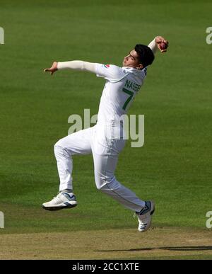 Le bowling de Naseem Shah au Pakistan pendant le cinquième jour du deuxième match de test au Ageas Bowl, à Southampton. Banque D'Images