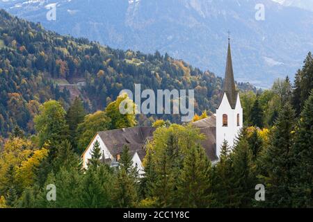 Autriche, Vorarlberg, vue sur l'abbaye de St Gerold et la vallée de la Grande Walser Banque D'Images