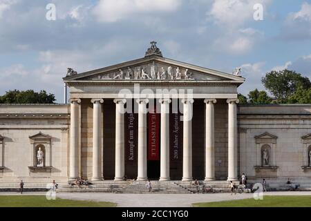 Allemagne, Bavière, haute-Bavière, Munich, vue sur la place Koenigsplatz avec musée Glyptothek Banque D'Images