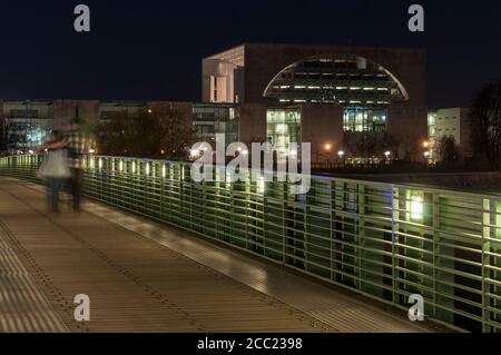 Allemagne, Berlin, Voir Gustav Heinemann de pont en face de la chancellerie allemande Banque D'Images