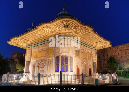 Turquie, Istanbul, vue sur la fontaine d'Ahmed III en face du palais de Topkapi Banque D'Images