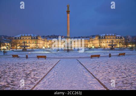 Allemagne, Bade-Wurtemberg, Stuttgart, place du Palais, Nouveau Palais et colonne du Roi Wilhelm Jubilee Banque D'Images