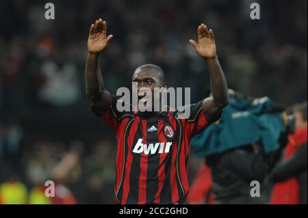 Milan Italie , 02 mai 2007, Stade 'SAN SIRO', UEFA Champions League 2006/2007, AC Milan - FC Manchester United: Clarence Seedorf célébrer la victoire à la fin du match Banque D'Images