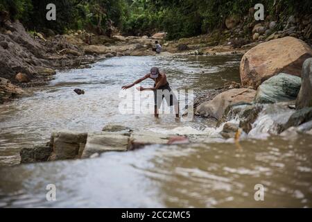 Mineurs de sable illégaux, Java, Indonésie Banque D'Images