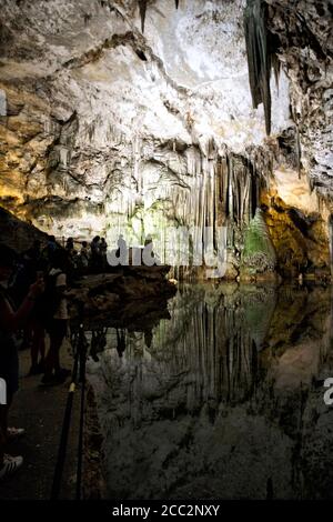 Vue intérieure de la spectaculaire grotte de Neptune près d'Alghero, en Italie Banque D'Images