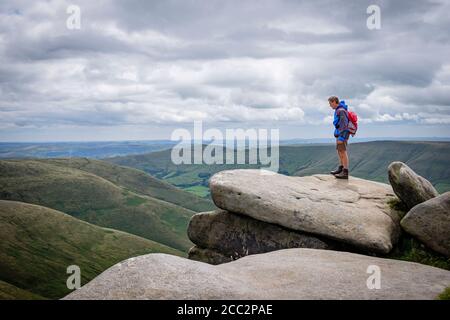 Crowden Tour sur Kinder Scout au-dessus de Edale dans le Peak District Banque D'Images