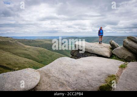 Crowden Tour sur Kinder Scout au-dessus de Edale dans le Peak District Banque D'Images