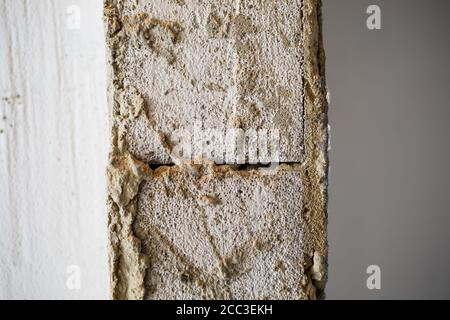 Mur avec blocs blancs, mastic sur un mur blanc, fond de texture de mur de béton, mur de ciment, texture de plâtre, pour les concepteurs Banque D'Images