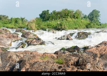 Champasak, Laos - Li Phi Falls (Tat Somphamit) sur le Mékong. Un paysage célèbre dans le Mékong, 4000 îles, province de Champasak, Banque D'Images