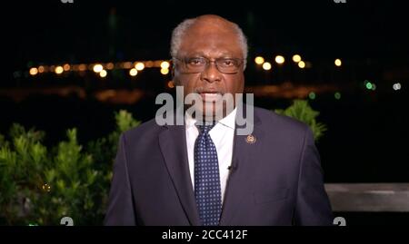 Dans cette image du flux vidéo de la convention nationale démocratique, James Clyburn (démocrate de Caroline du Sud), assistant de la Chambre des États-Unis, commente la première nuit de la convention le lundi 17 août 2020. Crédit : convention nationale démocratique via CNP | utilisation dans le monde entier Banque D'Images