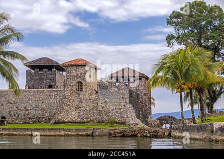 Château de San Felipe de Lara / Castillo de San Felipe, fort colonial espagnol à l'entrée du lac Izabal / Golfo Dulce, Guatemala, Amérique centrale Banque D'Images