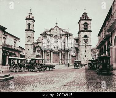 La vieille Havane. La Cathédrale de la Vierge Marie de l'Immaculée conception et la Plaza de la Catedral. Cuba. 1900. Banque D'Images