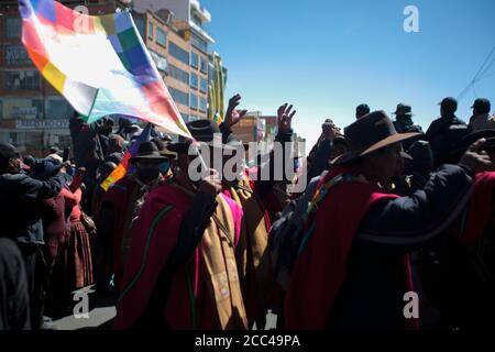 14 août 2020, Bolivie, la Paz: Des manifestants participent à une manifestation contre le Président bolivien Jeanine Añez, au cours de la douzième journée de manifestations photo: Gaston Brito/dpa Banque D'Images