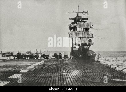 Vue du pont de vol du porte-avions japonais Akagi depuis le nez. Mars 1942 Banque D'Images