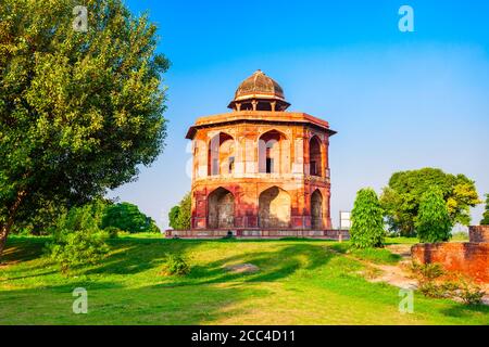 Le Pavillon Sher Shah Mandal ou la bibliothèque Humayuns se trouve à l'intérieur Le vieux fort de Purana Qila dans la ville de Delhi en Inde Banque D'Images