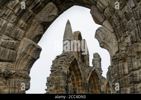 Ruines de l'abbaye de Whitby, monastère chrétien du VIIe siècle. Whitby North Yorkshire. Royaume-Uni Banque D'Images