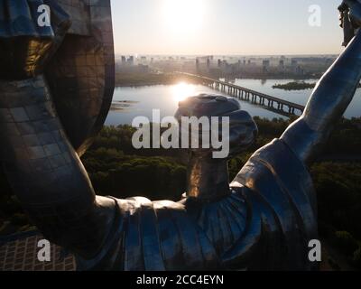 Monument Motherland le matin. Kiev, Ukraine. Vue aérienne Banque D'Images