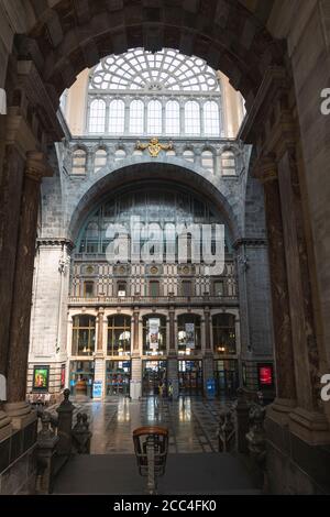 Anvers, Belgique, 16 août 2020, à l'intérieur de la gare centrale avec vue sur les guichets Banque D'Images