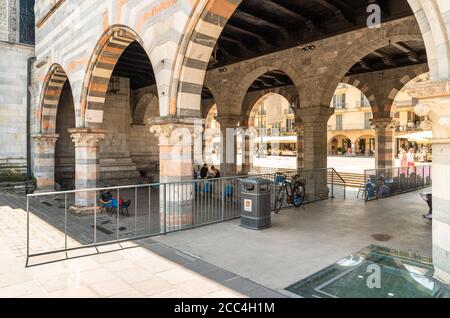 Côme, Lombardie, Italie - 18 juin 2019 : vue sur la place du Duomo dans le centre historique de Côme, Italie. Banque D'Images