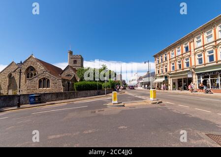 Leigh Hill Road à Leigh on Sea, Essex, Royaume-Uni, avec l'église St Clements. Clements Arcade à Broadway. Carrefour et magasins. Acheteurs Banque D'Images