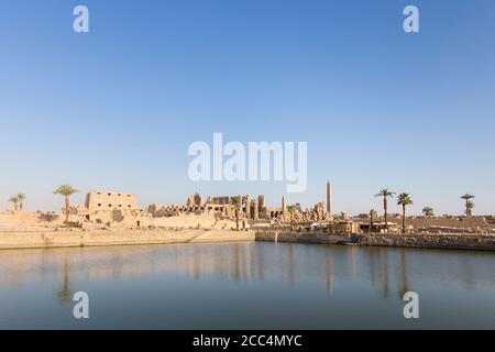 Le lac sacré, Karnak temple complexe, Louxor, Egypte Banque D'Images