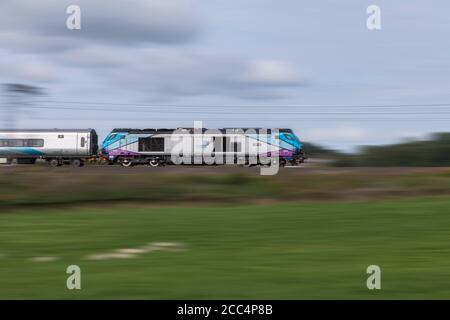 Premier train express Nova 3 de Transprennine avec une classe 68 68024 et les calèches MK 5 de la CAF sur la côte ouest ligne principale avec un essai à grande vitesse Banque D'Images