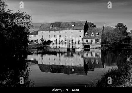 Le moulin à eau du village de Newton; rivière Nene; Cambridgeshire; Angleterre; Royaume-Uni Banque D'Images