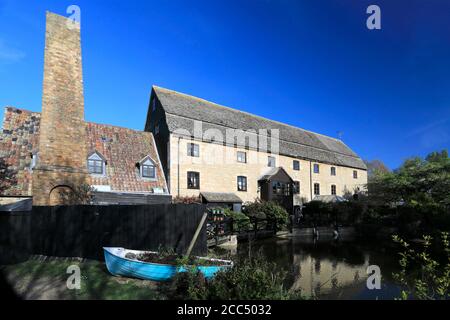 Le moulin à eau du village de Newton; rivière Nene; Cambridgeshire; Angleterre; Royaume-Uni Banque D'Images