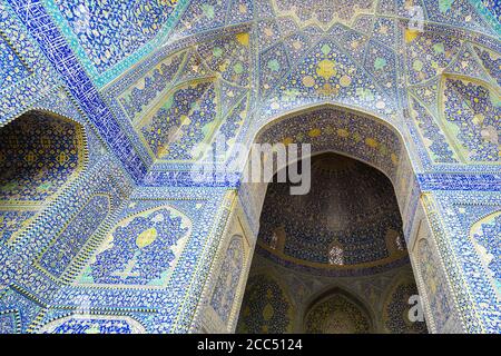 Plafond, Masjed-e Imam Mosquée, Maydam-e Iman square, Ispahan, Iran Banque D'Images