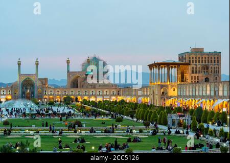 Mosquée Masjed-e Imam et palais Ali Qapu, place Maydam-e Iman, Esfahan, Iran Banque D'Images