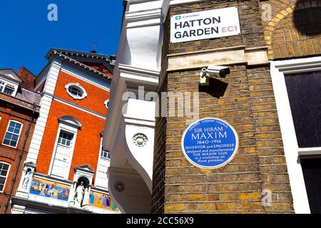 Plaque bleue pour Sir Hiram Maxim sur Hatton Garden, Londres, Royaume-Uni Banque D'Images