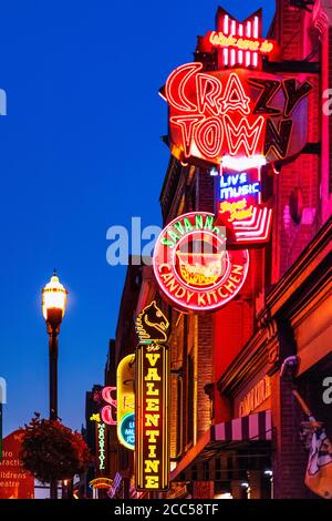 Bars Musique country sur Broadway, Nashville, Tennessee, USA. Banque D'Images