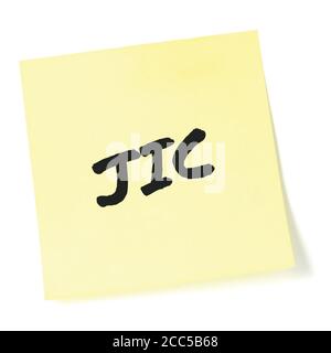 Juste au cas initialisme JIC marqueur noir écrit acronyme texte, isolé jaune post-it to-do liste pense-bête rappel autocollant macro Banque D'Images