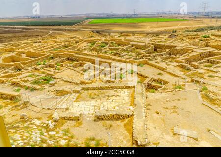 Vue sur le site archéologique de tel Beer Sheva, considéré comme les vestiges de la ville biblique de Beersheba. Aujourd'hui un site classé au patrimoine mondial de l'UNESCO et une nation Banque D'Images