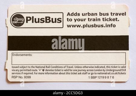 PlusBus ajoute le voyage en bus urbain à votre billet de train - détails au dos du billet de train Banque D'Images