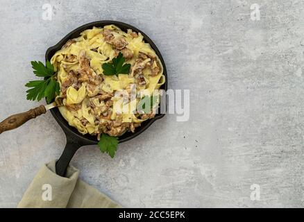 Pâtes italiennes Tagliatelle aux chanterelles Banque D'Images