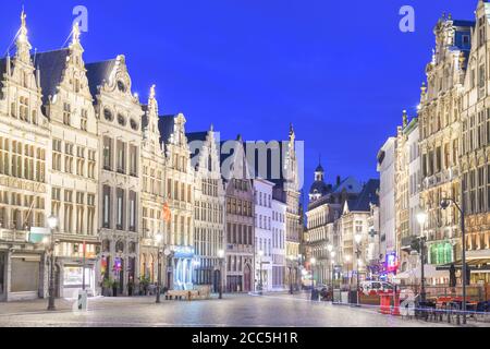 Grote Markt d'Anvers, Belgique au crépuscule. Banque D'Images