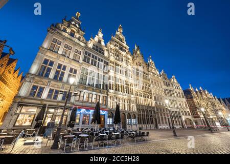 Grote Markt d'Anvers, Belgique au crépuscule. Banque D'Images