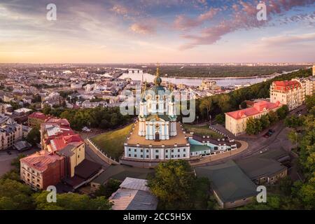 Vue aérienne de l'église St Andrew à Kiev, Ukraine Banque D'Images