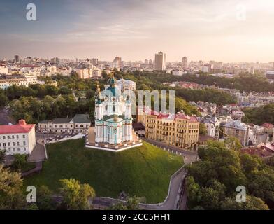 Eglise St Andrew à Kiev, Ukraine ; visite célèbre de Kiev ; place emblématique à Kiev, Ukraine Banque D'Images