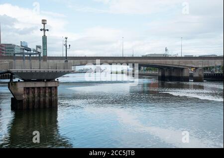 Le pont Dargan, construit dans les années 1990, est un pont ferroviaire à Belfast, en Irlande du Nord, au Royaume-Uni Banque D'Images