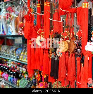 SHANGHAI, CHINE - 7 mai 2017 - Décoration de souvenirs de Chine sur le marché près de Yu Garden, Shanghai Banque D'Images