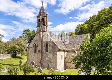 L'église St Oswald, datant du XIIe et XIIIe siècle, dans le village de Shipton Oliffe, Gloucestershire, Royaume-Uni Banque D'Images